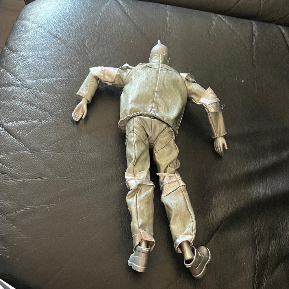 Wizard of Oz Tin Man Figure with ❤️ - Picture 3 of 5